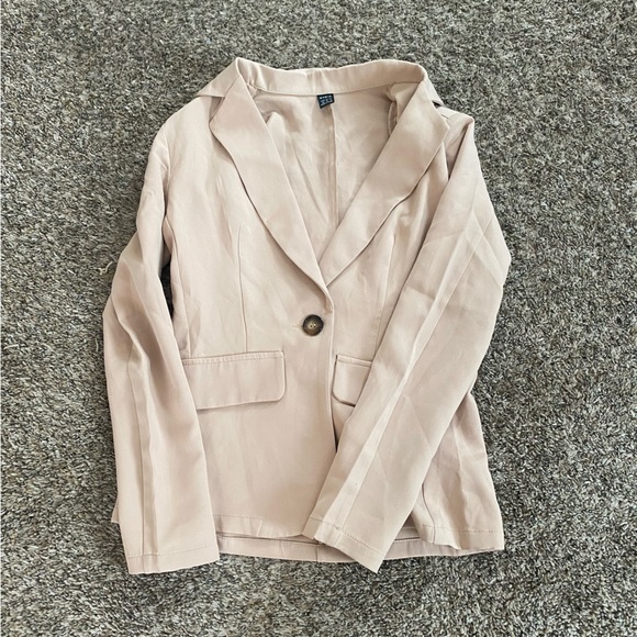 SHEIN Jackets & Blazers - NWOT beige fitted blazer